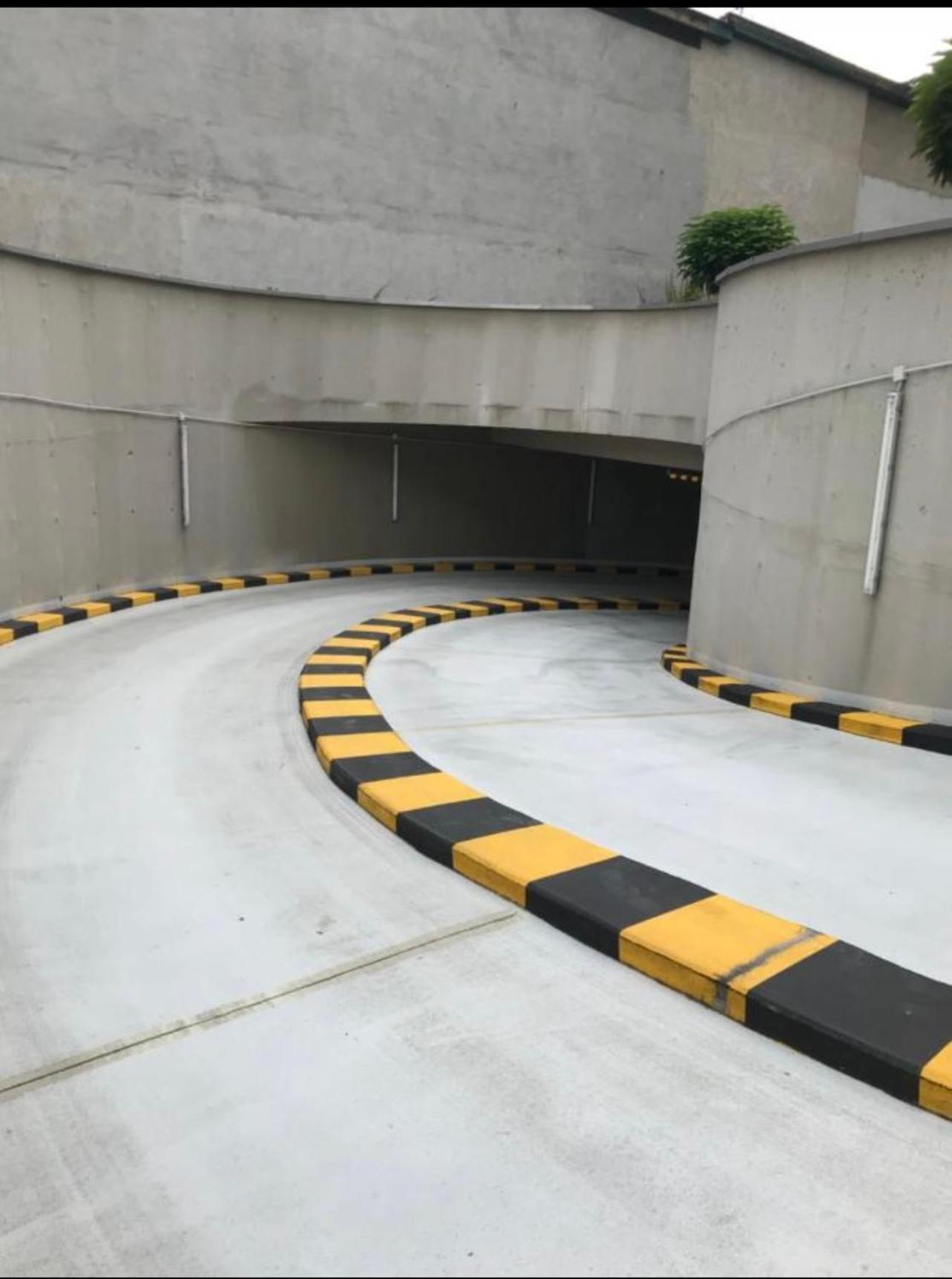 Skau Piano Family & Business Apartment Free Parking 布拉迪斯拉发 外观 照片